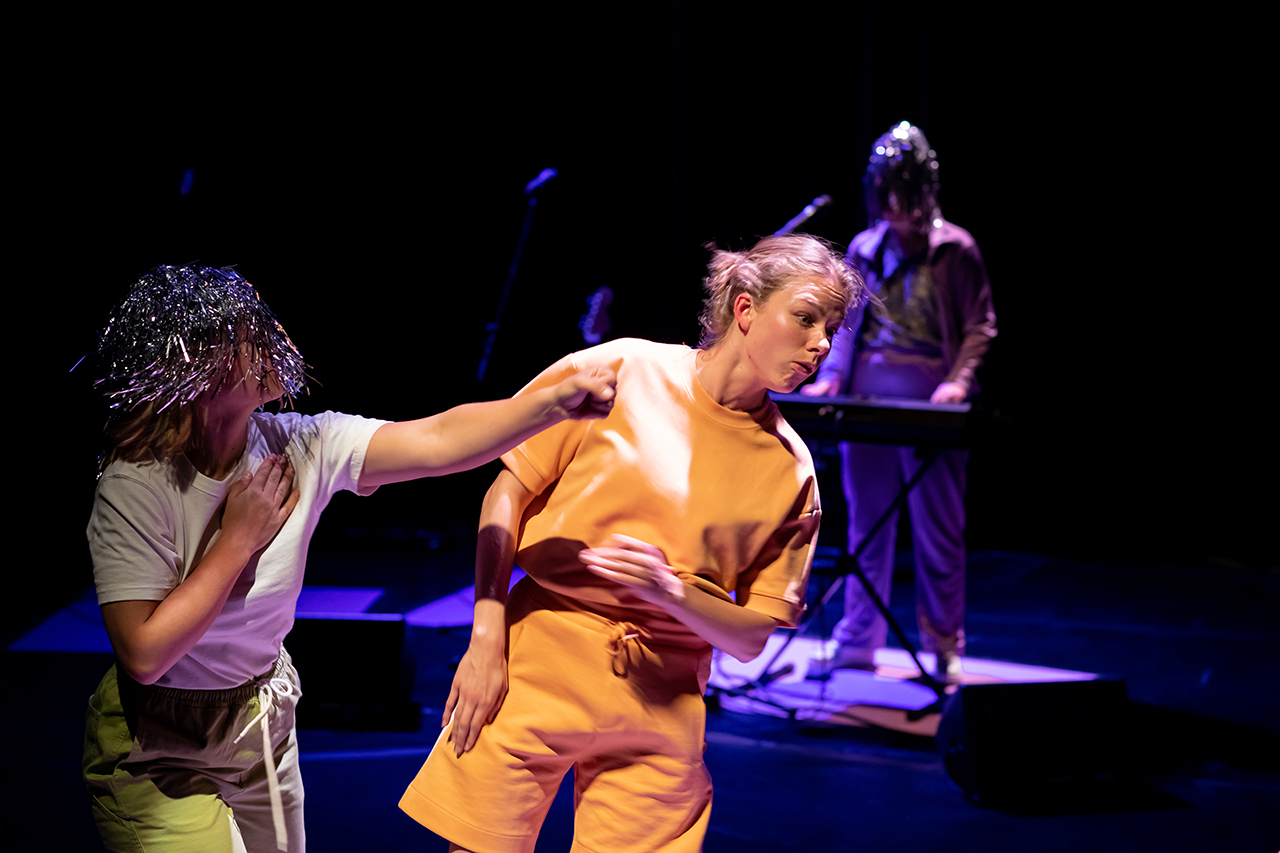 Blond & Cynisch Sturm Und Drang Theater Walhalla